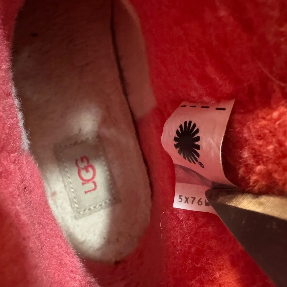 UGG Women's Classic Clear And Red Short Waterproof Boots Size 9 - Picture 9 of 15